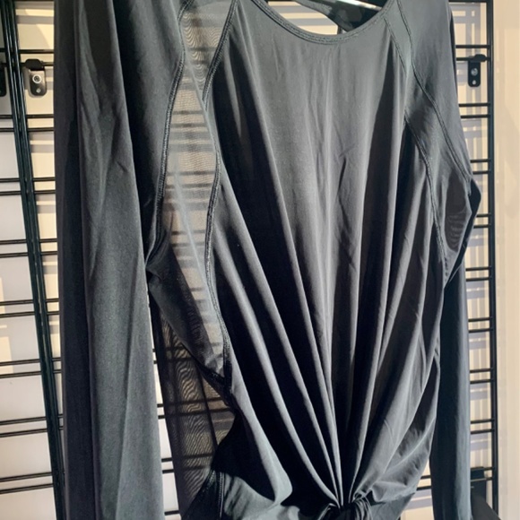Long-Sleeved + Lightweight Black Mesh Tee: Lululemon - Picture 8 of 14